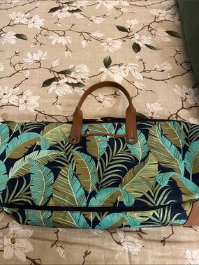 Stella & Dot Navy, Teal & Olive Leaf Print Travel Bag